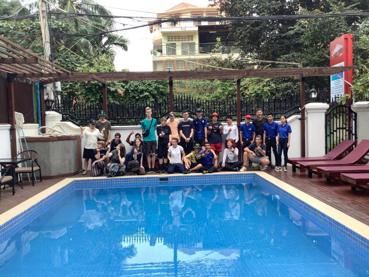 พูลไซด์ วิลลา Hotel พนมเปญ ภายนอก รูปภาพ